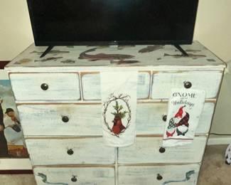 CUTE PAINTED CHEST!
