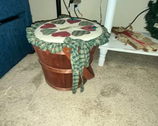 BASKET FOOTSTOOL