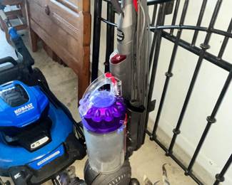 DYSON VACUUM