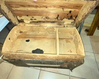 HAS TRAY