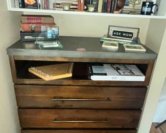STYLISH ACCENT CHEST