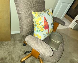 DESK CHAIR
