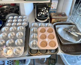 LOTS OF BAKEWARE