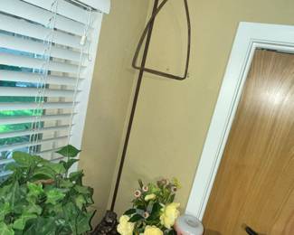 IRON PLANT HOLDER