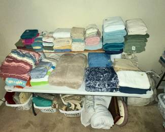 TOWELS & BLANKETS