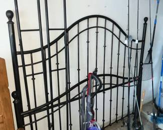 COMPLETE QUEEN IRON BED