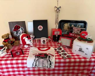 University of Georgia Bulldogs Memorabilia Collection Vintage Dcor, 1980 Championship, Helmet M