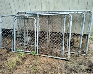 Movable dog kennel with gate