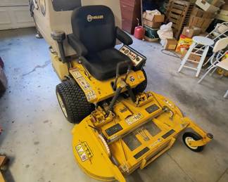 Walker zero turn mower with vacuum bagger