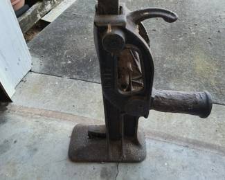 Large train / house jack