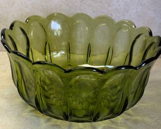 Vintage 1970’s Anchor Hocking Fairfield Avocado Green Glass Scalloped Serving Bowl