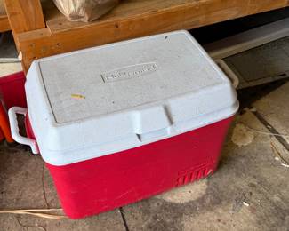 Rubbermaid Cooler