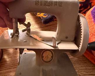 Vintage Child's Singer Model 20 Sewhandy Toy Sewing Machine