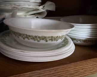 Corelle Spring Blossom Green Crazy Daisy Plates Vintage Set