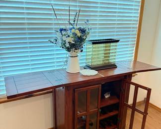 Wine bar with 2 expandable leafs