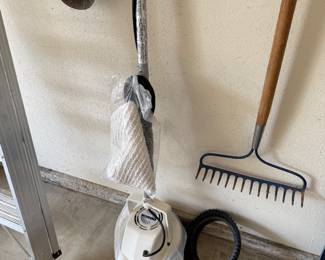 Floor scrubber 