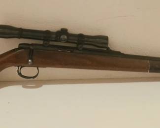 REMINGTON 592mm 5mm Magnum w/ Weaver K42 scope