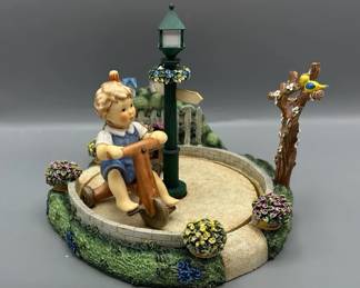 In the Park HummelGoebel Musical Revolving Hummelscape with Look at Me Figurine