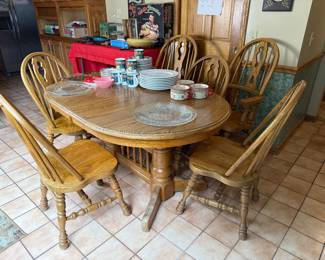 Wooden kitchen table with 6 chairs and 2 leaves
