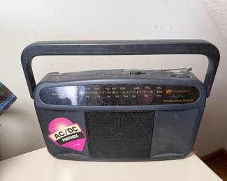 White-Westinghouse AM/FM Portable Radio Receiver WPC-1103