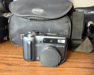 Vintage Sony Cyber-shot DSC-S85 4.1-megapixel digital camera