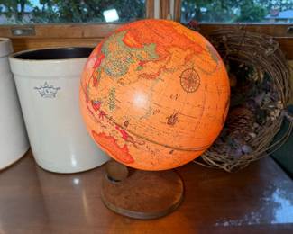 Vintage 1980 Readers Digest World Antique Spot Light Up Globe