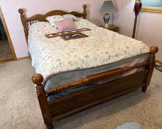 Broyhill Queen Bed Frame 