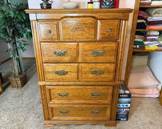 Broyhill Chest of Drawers Dresser