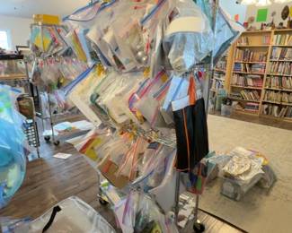 LE032 Rolling rack with individually bagged lessons classroom overview