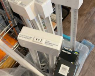 LE067 Four white LED plantgrowlight fixtures with Philips plantlight bulb box