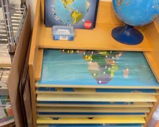 LE008 Geography materials childrens atlas globe and stacked wooden mappuzzle boards