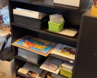 LE003 Geography shelf with North America and South America baskets US map material and lesson trays