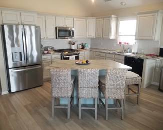 Stylish kitchen with plenty of base & upper cabinets. GE refrigerator model GFE26JMNFFS