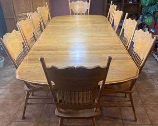 Oak Finish Dining Table Seats Ten