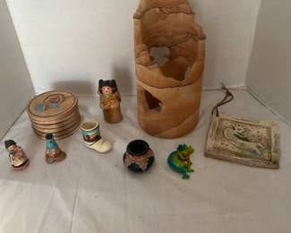 Southwestern Motif Decor And Figurine Set