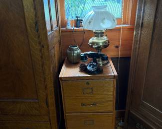 Middle Room: file cabinet 
