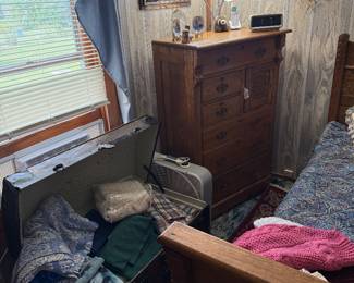 Bedroom 2: trunk, dresser