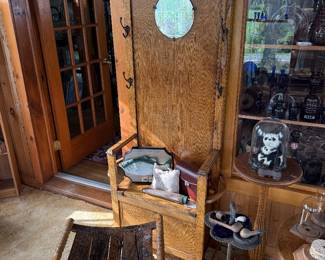 Front Porch: hall tree/bench