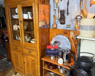 Kitchen: hutch, Pyrex 
