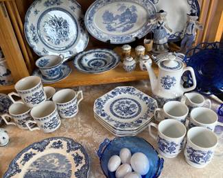 Living Room: blue onion 