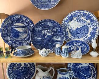Souvenir plates, blue Willow 