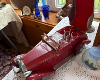 Living Room: musical car Barware set
