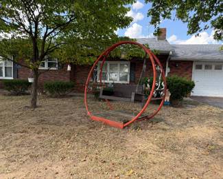 Front yard swing - oooohh so comfortable and durable!