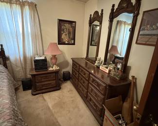 Queen size bedroom set - Bed, dresser with mirror, chest of drawers, night stand