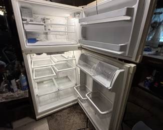 Kenmore Elite refrigerator with great working ice-maker