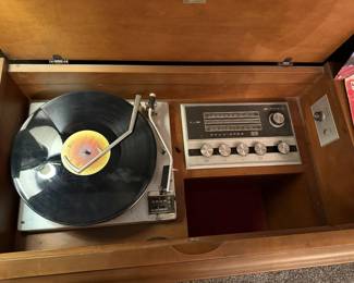 Vintage RCA console stereo with turntable - am/fm radio
