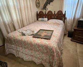 Queen size bedroom set - Bed, dresser with mirror, chest of drawers, night stand