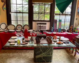 Faux marble pedestal table