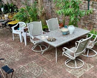 Patio set with 4 swivel chairs