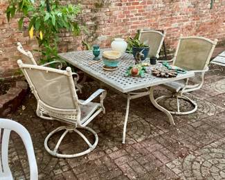 Patio set with swivel chairs
